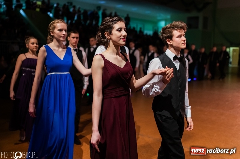 Zdjęcie w galerii na portalu naszraciborz.pl: XIII Karnawałowa Rewia Tańca MDK  wiadomości z regionu