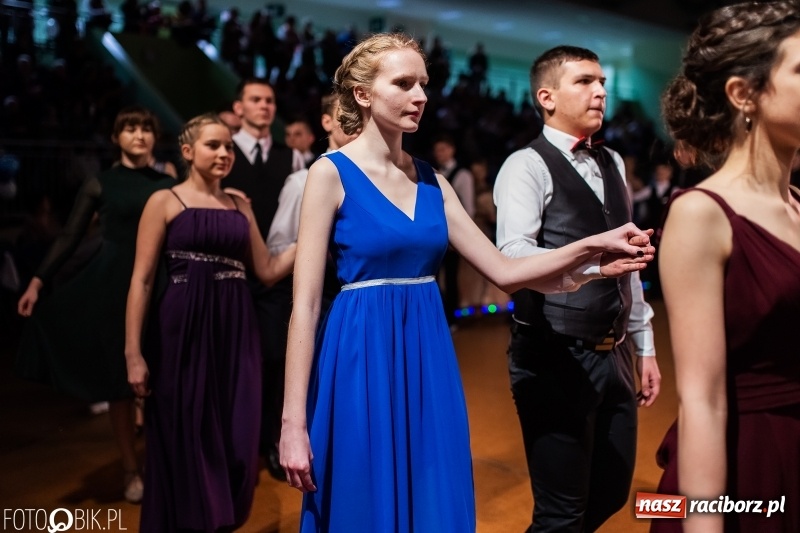 Zdjęcie w galerii na portalu naszraciborz.pl: XIII Karnawałowa Rewia Tańca MDK  wiadomości z regionu