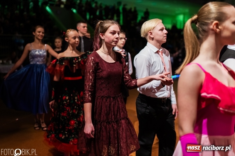 Zdjęcie w galerii na portalu naszraciborz.pl: XIII Karnawałowa Rewia Tańca MDK  wiadomości z regionu