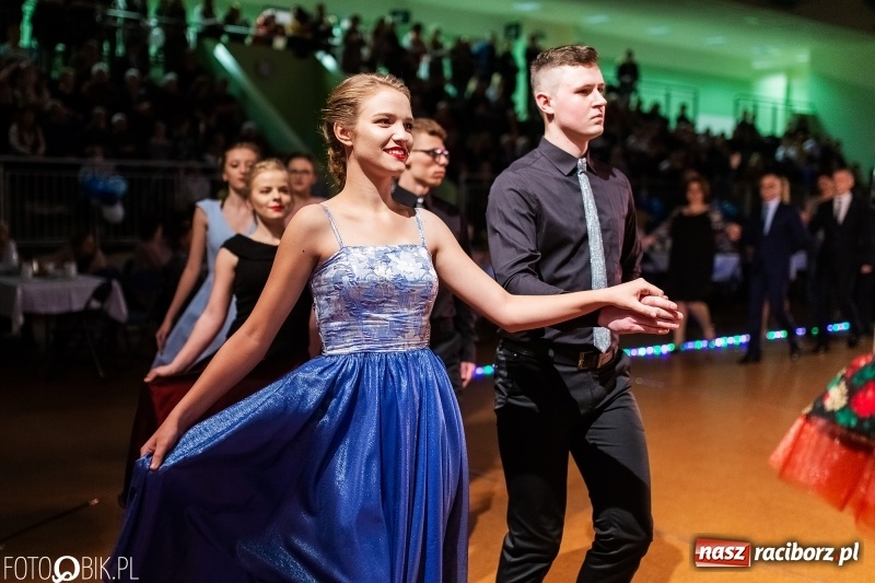 Zdjęcie w galerii na portalu naszraciborz.pl: XIII Karnawałowa Rewia Tańca MDK  wiadomości z regionu