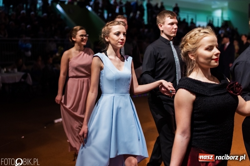 Zdjęcie w galerii na portalu naszraciborz.pl: XIII Karnawałowa Rewia Tańca MDK  wiadomości z regionu