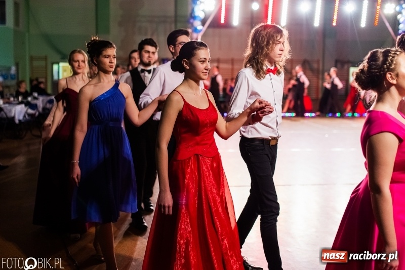 Zdjęcie w galerii na portalu naszraciborz.pl: XIII Karnawałowa Rewia Tańca MDK  wiadomości z regionu