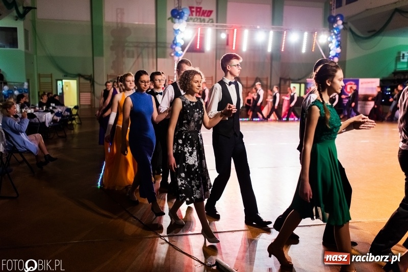 Zdjęcie w galerii na portalu naszraciborz.pl: XIII Karnawałowa Rewia Tańca MDK  wiadomości z regionu