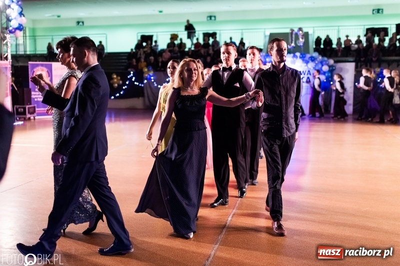 Zdjęcie w galerii na portalu naszraciborz.pl: XIII Karnawałowa Rewia Tańca MDK  wiadomości z regionu