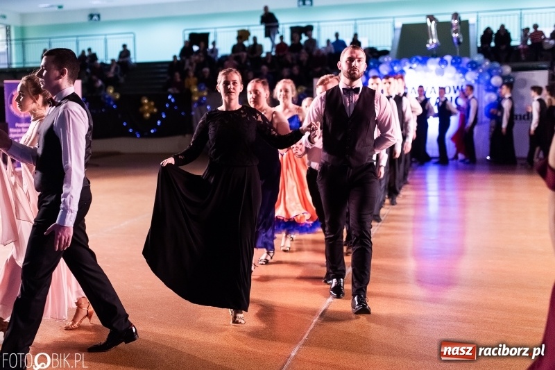 Zdjęcie w galerii na portalu naszraciborz.pl: XIII Karnawałowa Rewia Tańca MDK  wiadomości z regionu