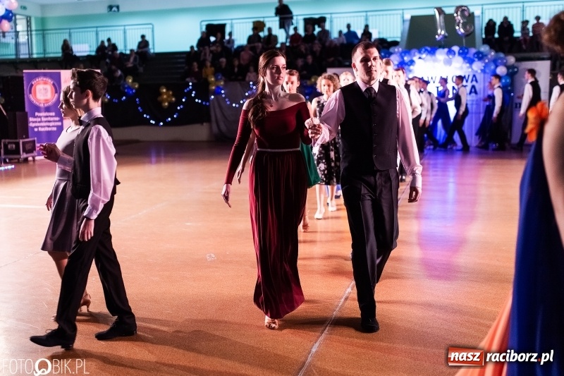 Zdjęcie w galerii na portalu naszraciborz.pl: XIII Karnawałowa Rewia Tańca MDK  wiadomości z regionu