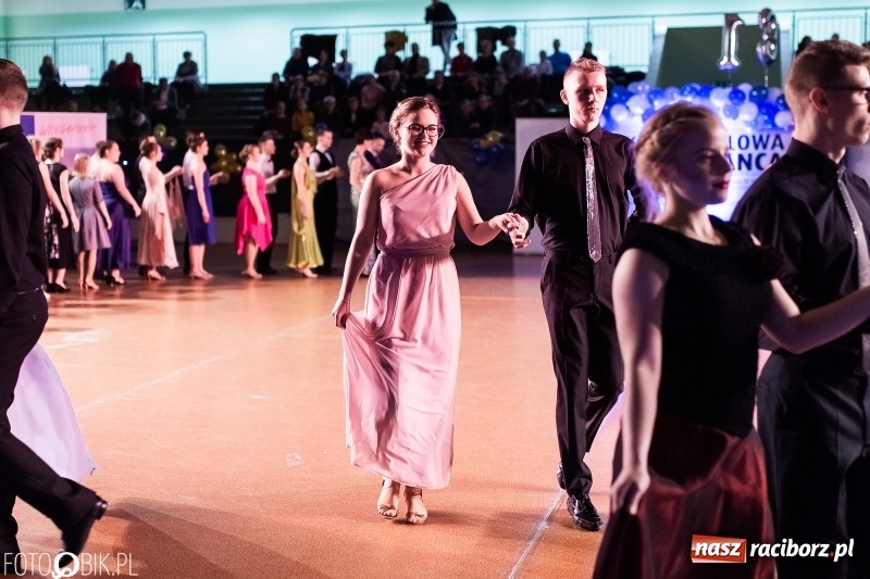 Zdjęcie w galerii na portalu naszraciborz.pl: XIII Karnawałowa Rewia Tańca MDK  wiadomości z regionu