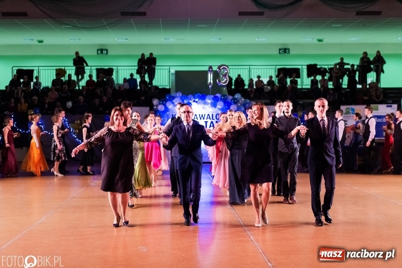 Zdjęcie w galerii na portalu naszraciborz.pl: XIII Karnawałowa Rewia Tańca MDK  wiadomości z regionu
