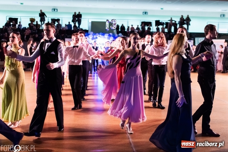 Zdjęcie w galerii na portalu naszraciborz.pl: XIII Karnawałowa Rewia Tańca MDK  wiadomości z regionu