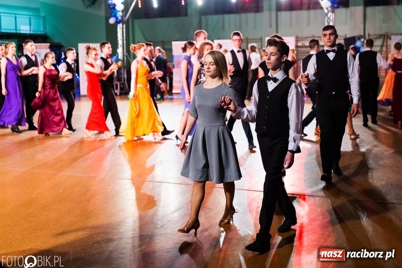 Zdjęcie w galerii na portalu naszraciborz.pl: XIII Karnawałowa Rewia Tańca MDK  wiadomości z regionu
