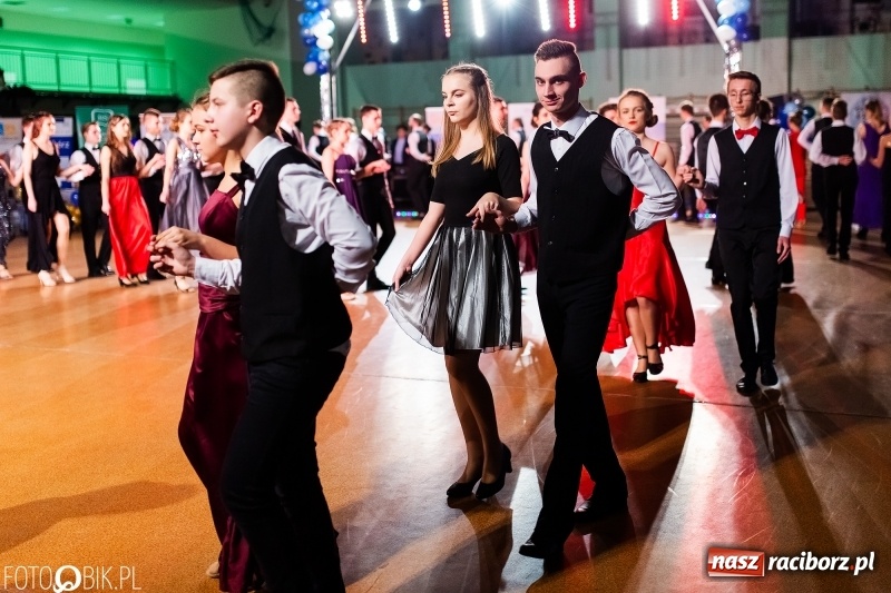 Zdjęcie w galerii na portalu naszraciborz.pl: XIII Karnawałowa Rewia Tańca MDK  wiadomości z regionu