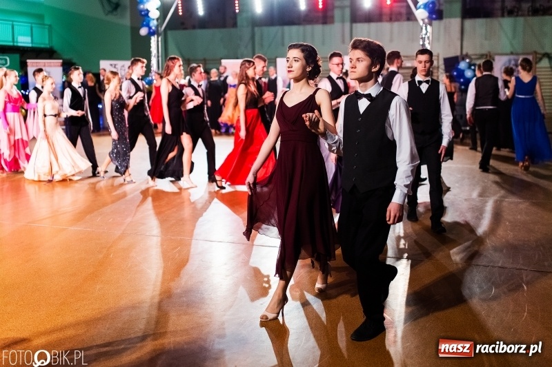 Zdjęcie w galerii na portalu naszraciborz.pl: XIII Karnawałowa Rewia Tańca MDK  wiadomości z regionu