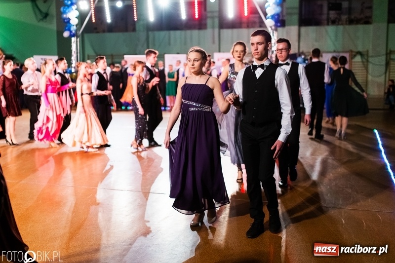 Zdjęcie w galerii na portalu naszraciborz.pl: XIII Karnawałowa Rewia Tańca MDK  wiadomości z regionu