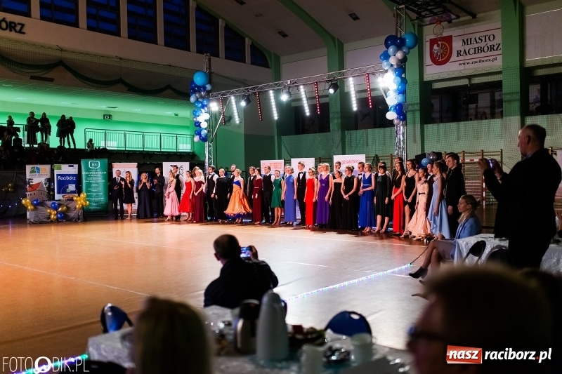 Zdjęcie w galerii na portalu naszraciborz.pl: XIII Karnawałowa Rewia Tańca MDK  wiadomości z regionu