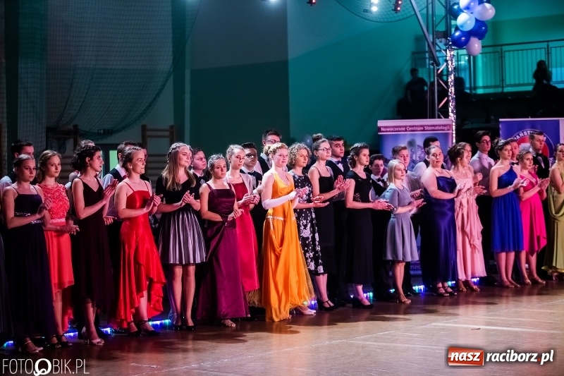 Zdjęcie w galerii na portalu naszraciborz.pl: XIII Karnawałowa Rewia Tańca MDK  wiadomości z regionu