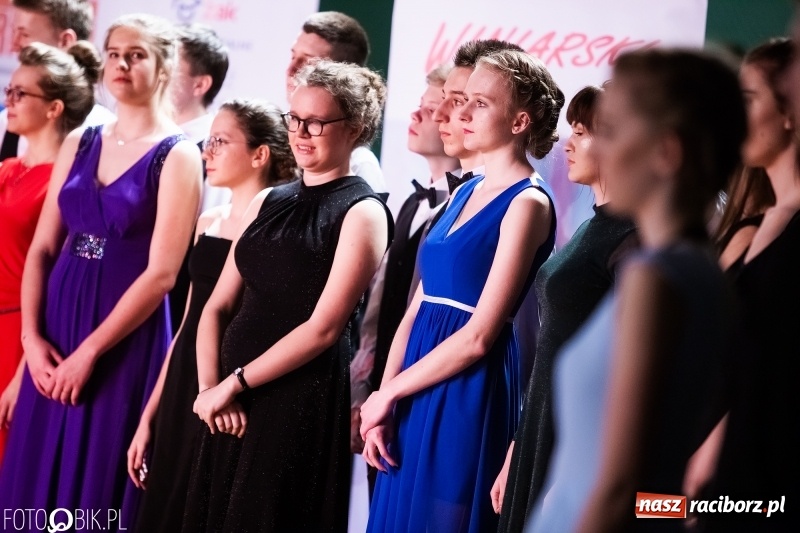 Zdjęcie w galerii na portalu naszraciborz.pl: XIII Karnawałowa Rewia Tańca MDK  wiadomości z regionu