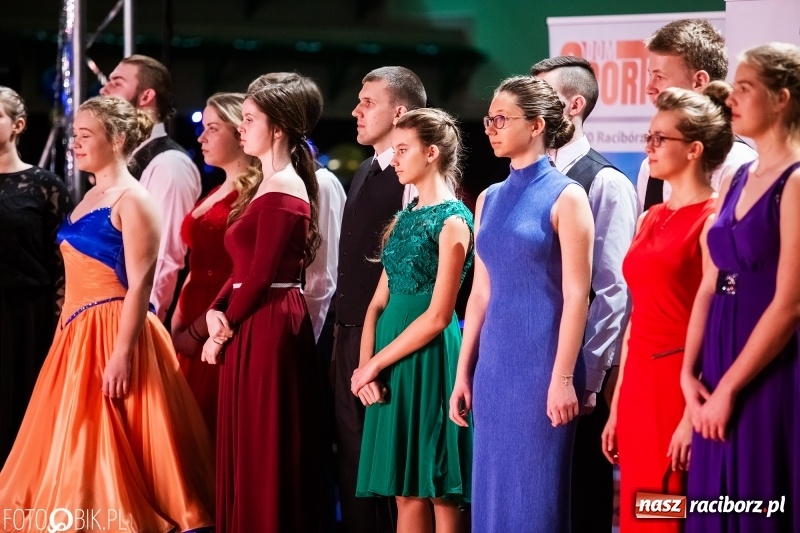 Zdjęcie w galerii na portalu naszraciborz.pl: XIII Karnawałowa Rewia Tańca MDK  wiadomości z regionu