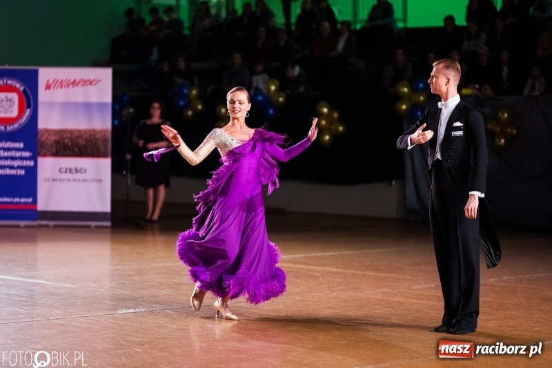 Zdjęcie w galerii na portalu naszraciborz.pl: XIII Karnawałowa Rewia Tańca MDK  wiadomości z regionu