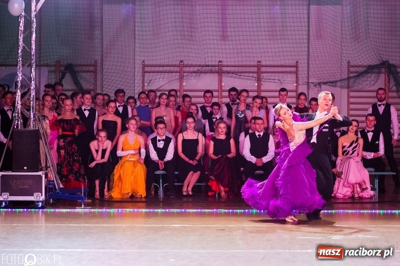 Zdjęcie w galerii na portalu naszraciborz.pl: XIII Karnawałowa Rewia Tańca MDK  wiadomości z regionu