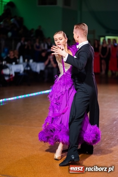 Zdjęcie w galerii na portalu naszraciborz.pl: XIII Karnawałowa Rewia Tańca MDK  wiadomości z regionu