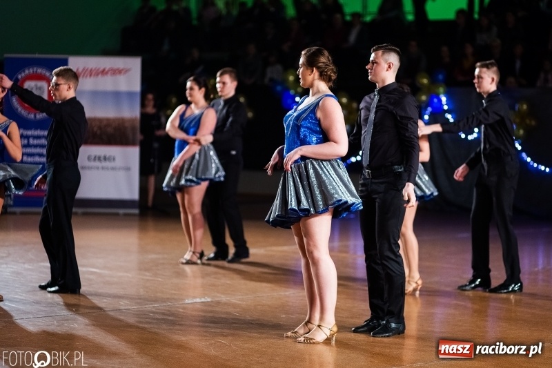 Zdjęcie w galerii na portalu naszraciborz.pl: XIII Karnawałowa Rewia Tańca MDK  wiadomości z regionu