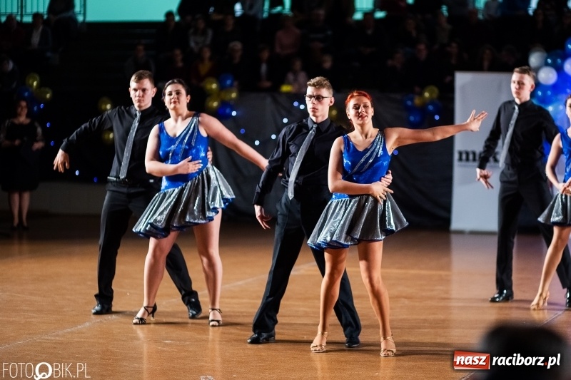 Zdjęcie w galerii na portalu naszraciborz.pl: XIII Karnawałowa Rewia Tańca MDK  wiadomości z regionu