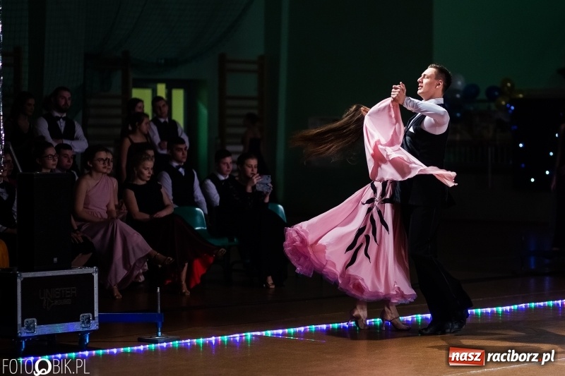 Zdjęcie w galerii na portalu naszraciborz.pl: XIII Karnawałowa Rewia Tańca MDK  wiadomości z regionu