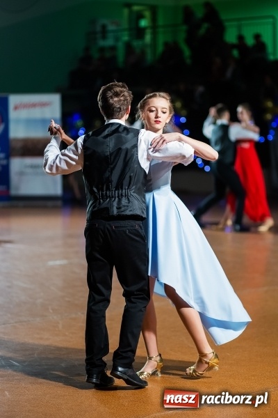 Zdjęcie w galerii na portalu naszraciborz.pl: XIII Karnawałowa Rewia Tańca MDK  wiadomości z regionu