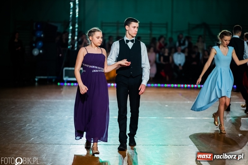 Zdjęcie w galerii na portalu naszraciborz.pl: XIII Karnawałowa Rewia Tańca MDK  wiadomości z regionu