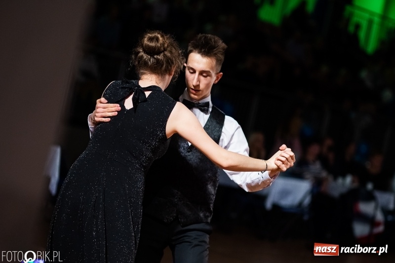 Zdjęcie w galerii na portalu naszraciborz.pl: XIII Karnawałowa Rewia Tańca MDK  wiadomości z regionu