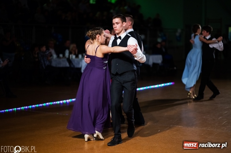 Zdjęcie w galerii na portalu naszraciborz.pl: XIII Karnawałowa Rewia Tańca MDK  wiadomości z regionu