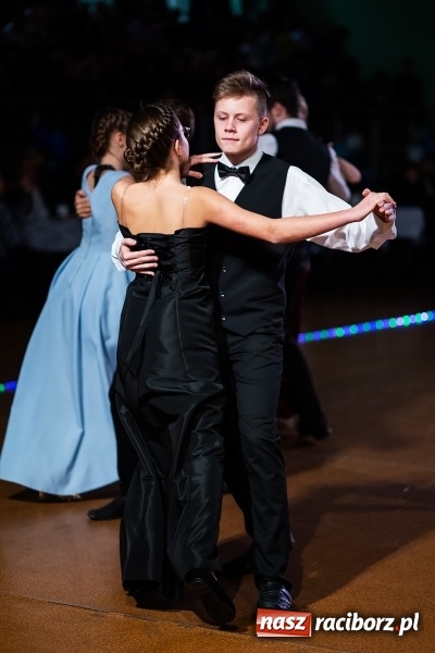 Zdjęcie w galerii na portalu naszraciborz.pl: XIII Karnawałowa Rewia Tańca MDK  wiadomości z regionu