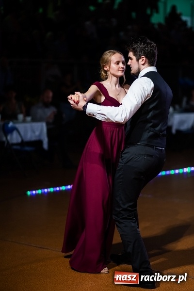 Zdjęcie w galerii na portalu naszraciborz.pl: XIII Karnawałowa Rewia Tańca MDK  wiadomości z regionu