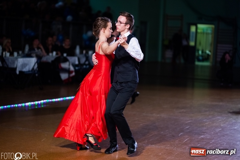 Zdjęcie w galerii na portalu naszraciborz.pl: XIII Karnawałowa Rewia Tańca MDK  wiadomości z regionu