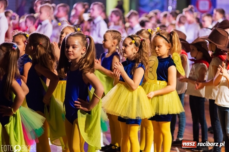 Zdjęcie w galerii na portalu naszraciborz.pl: Dziecięca Karnawałowa Rewia Taneczna w Arenie Rafako  wiadomości z regionu