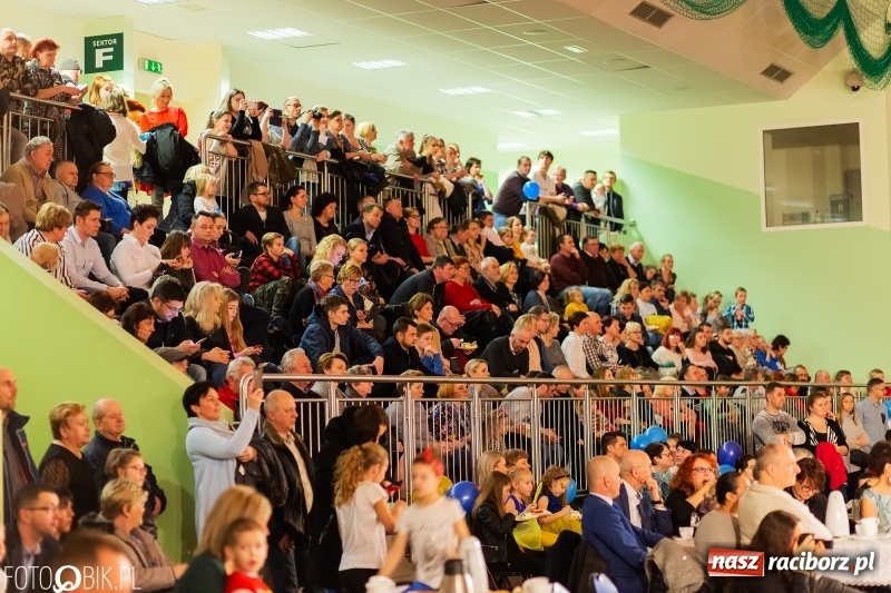 Zdjęcie w galerii na portalu naszraciborz.pl: Dziecięca Karnawałowa Rewia Taneczna w Arenie Rafako  wiadomości z regionu