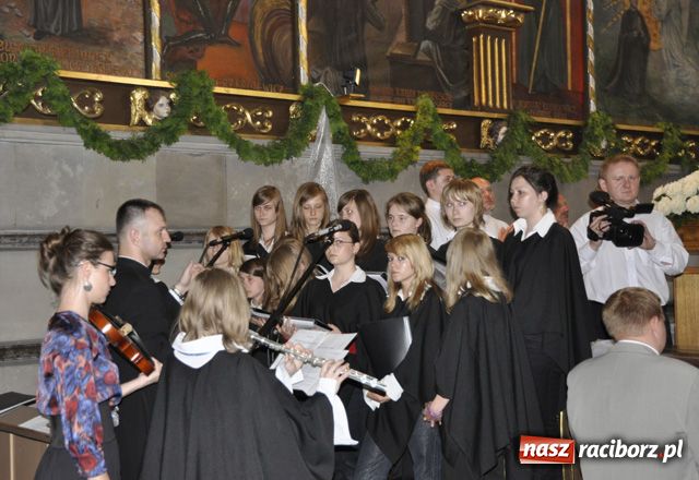 Zdjęcie w galerii na portalu naszraciborz.pl: Parafia miejska ma paulina. Dziś prymicje wiadomości z regionu