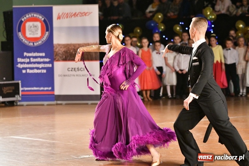 Zdjęcie w galerii na portalu naszraciborz.pl: To była karnawałowa rewia na piątkę  wiadomości z regionu