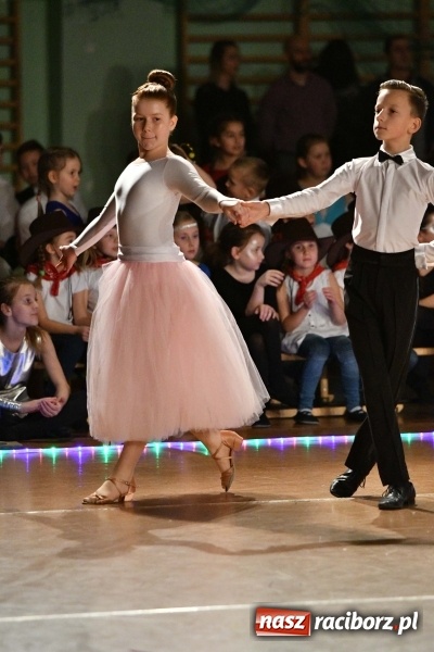 Zdjęcie w galerii na portalu naszraciborz.pl: To była karnawałowa rewia na piątkę  wiadomości z regionu