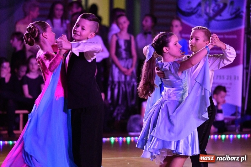 Zdjęcie w galerii na portalu naszraciborz.pl: To była karnawałowa rewia na piątkę  wiadomości z regionu