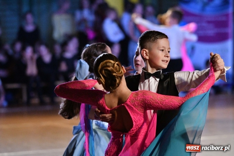 Zdjęcie w galerii na portalu naszraciborz.pl: To była karnawałowa rewia na piątkę  wiadomości z regionu