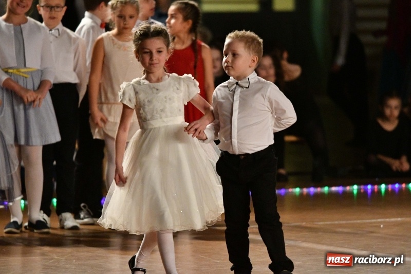 Zdjęcie w galerii na portalu naszraciborz.pl: To była karnawałowa rewia na piątkę  wiadomości z regionu