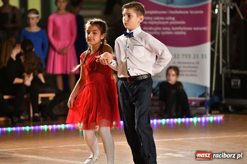 Zdjęcie w galerii na portalu naszraciborz.pl: To była karnawałowa rewia na piątkę  wiadomości z regionu