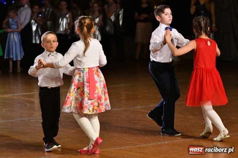 Zdjęcie w galerii na portalu naszraciborz.pl: To była karnawałowa rewia na piątkę  wiadomości z regionu