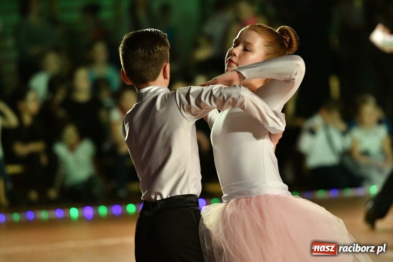 Zdjęcie w galerii na portalu naszraciborz.pl: To była karnawałowa rewia na piątkę  wiadomości z regionu