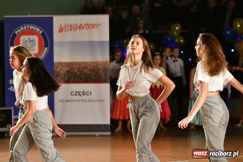 Zdjęcie w galerii na portalu naszraciborz.pl: To była karnawałowa rewia na piątkę  wiadomości z regionu