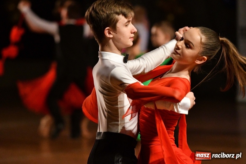 Zdjęcie w galerii na portalu naszraciborz.pl: To była karnawałowa rewia na piątkę  wiadomości z regionu