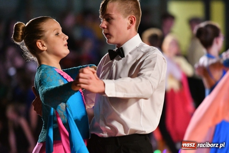 Zdjęcie w galerii na portalu naszraciborz.pl: To była karnawałowa rewia na piątkę  wiadomości z regionu