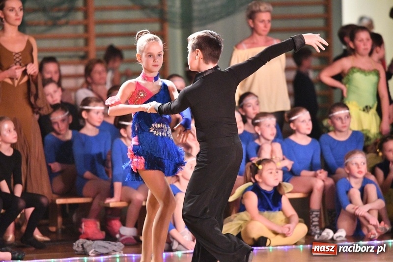 Zdjęcie w galerii na portalu naszraciborz.pl: To była karnawałowa rewia na piątkę  wiadomości z regionu