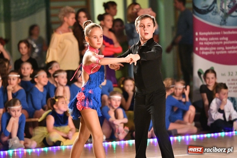 Zdjęcie w galerii na portalu naszraciborz.pl: To była karnawałowa rewia na piątkę  wiadomości z regionu